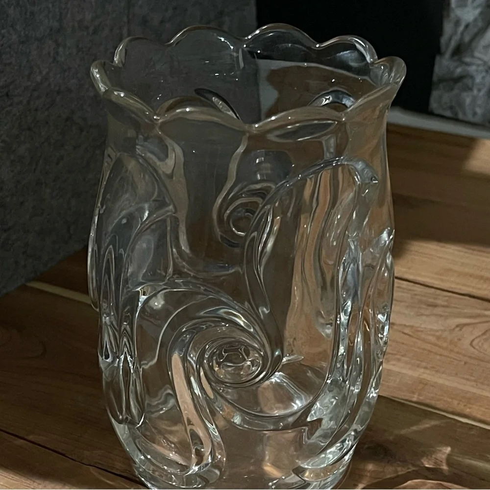 Decorative Clear Scalloped Glass Vase with Swirl Motif Gorgeous
